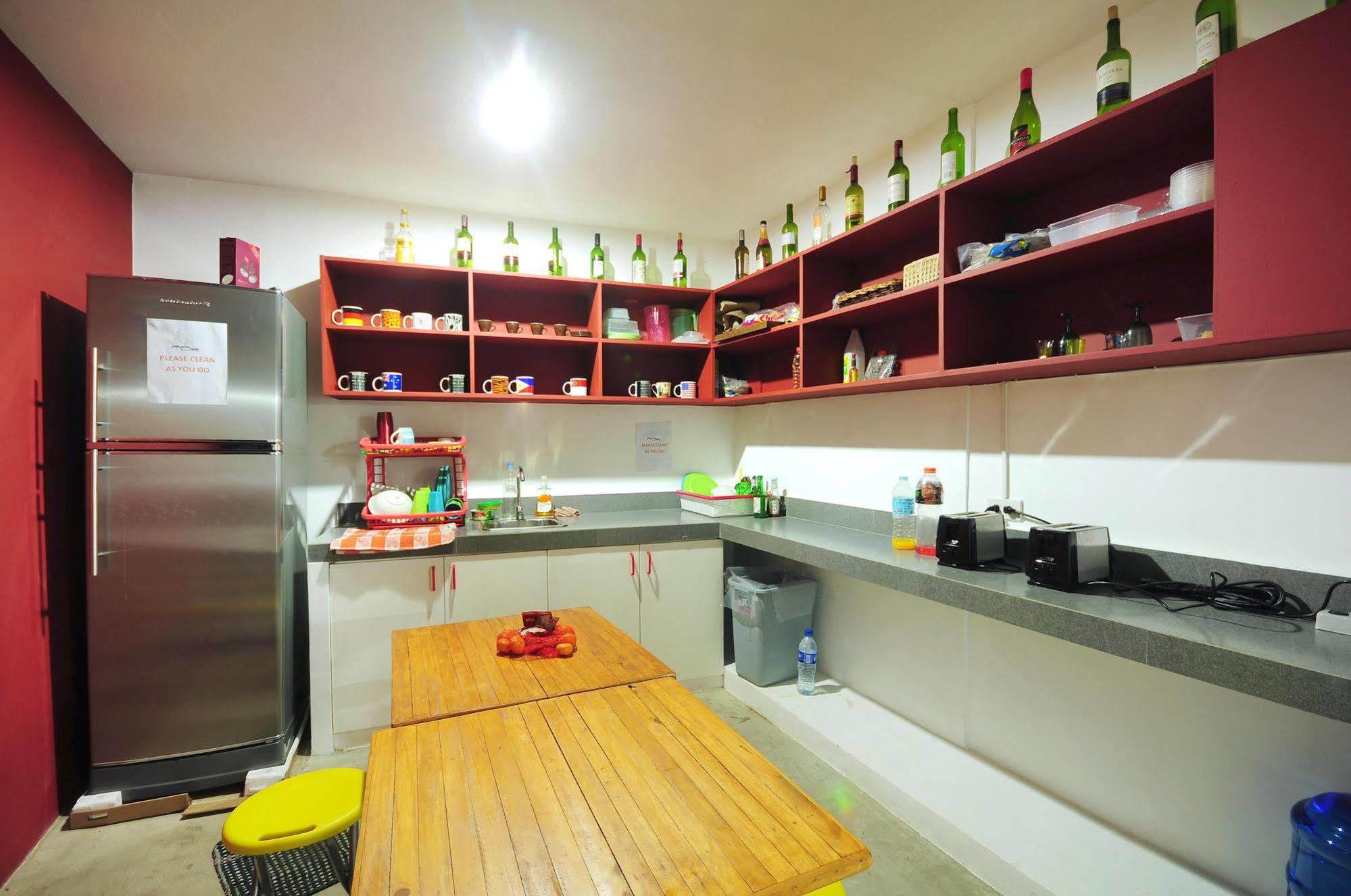 Mnl Boutique Hostel Makati City Esterno foto