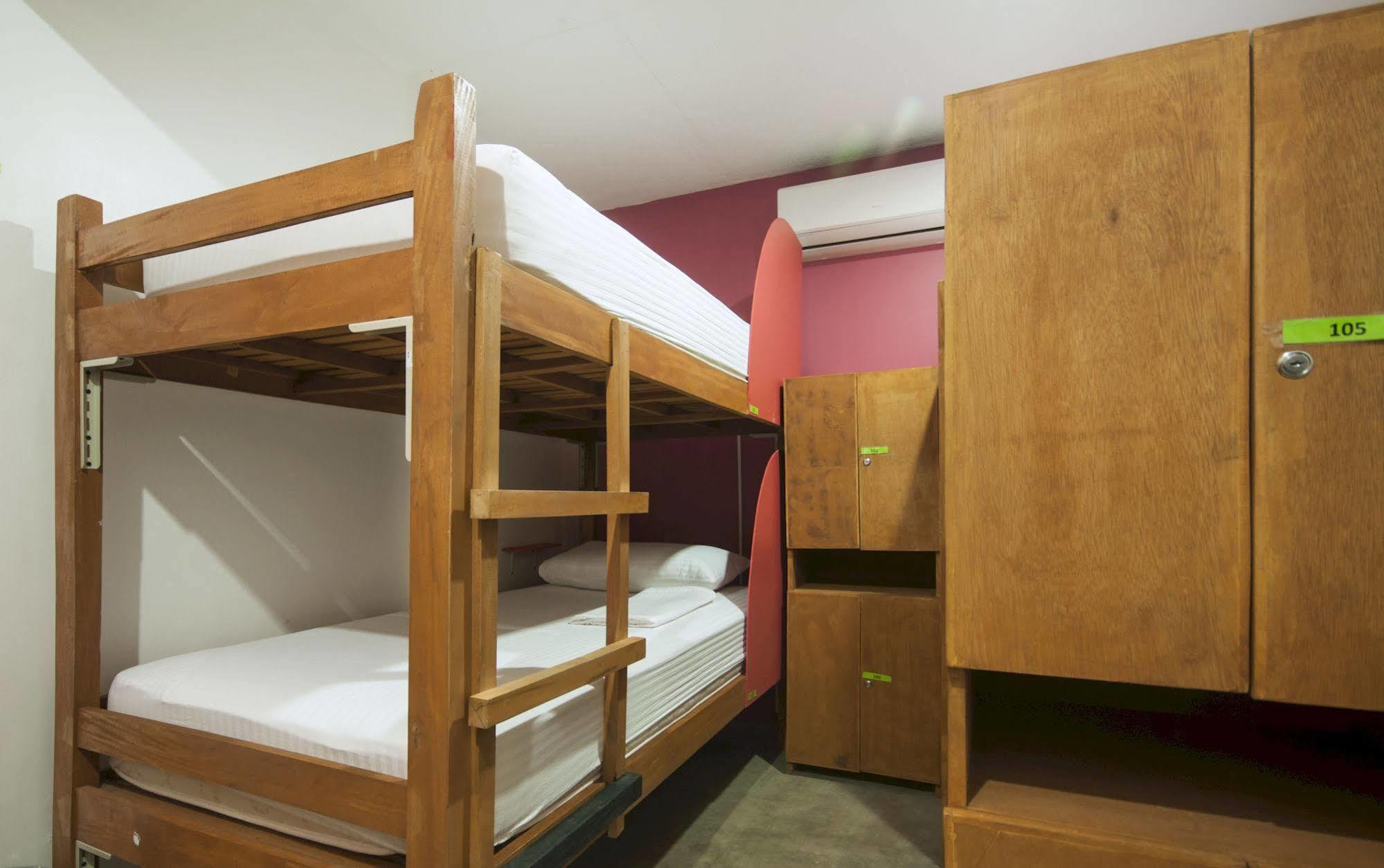 Mnl Boutique Hostel Makati City Esterno foto