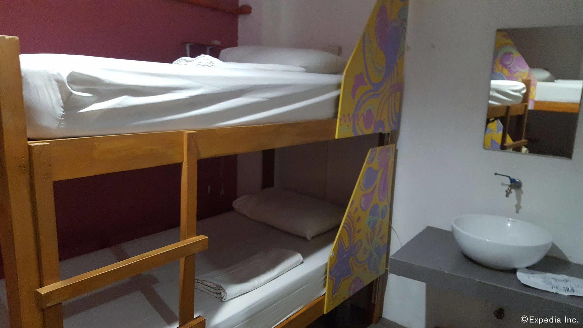 Mnl Boutique Hostel Makati City Esterno foto
