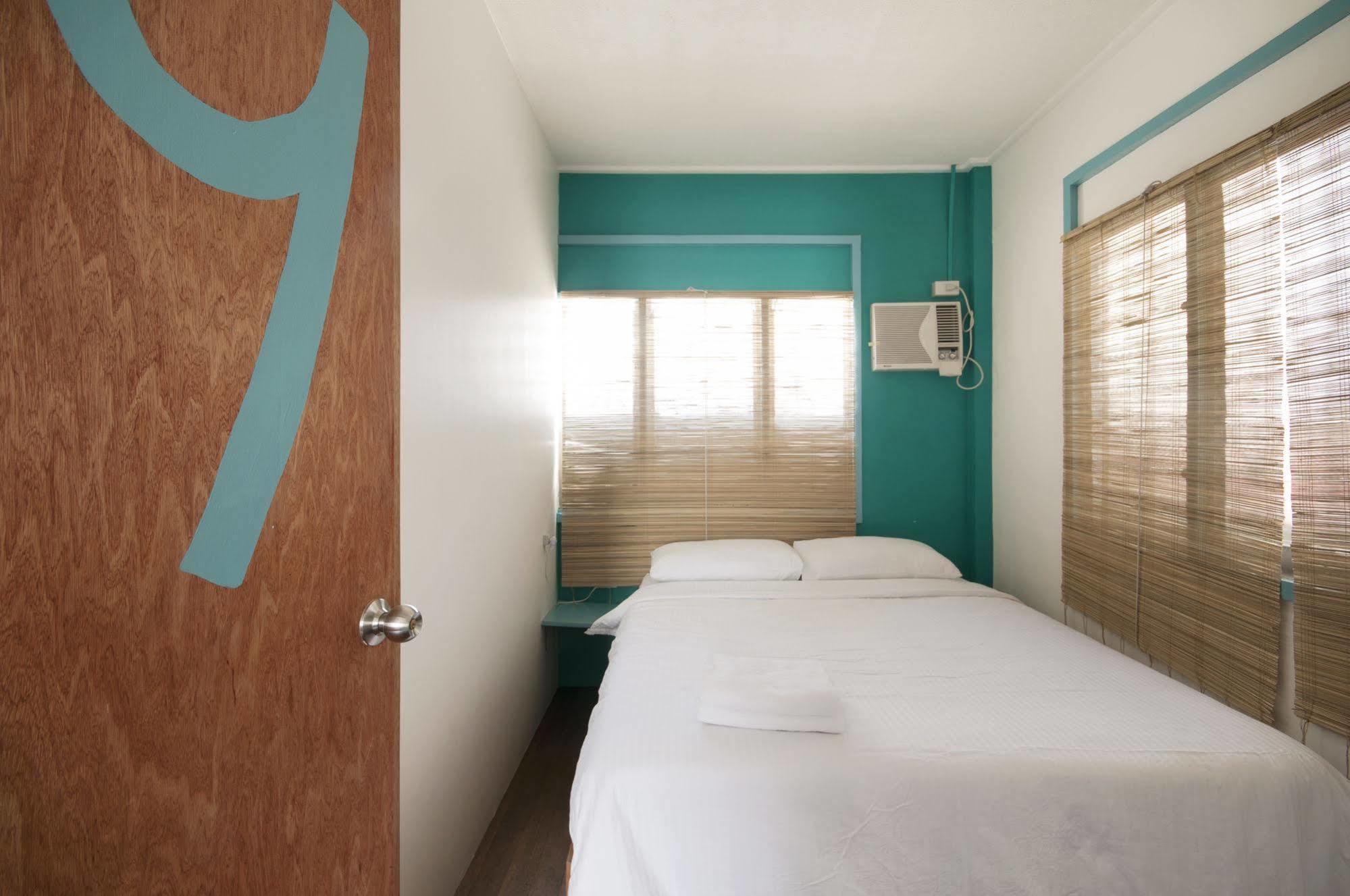 Mnl Boutique Hostel Makati City Esterno foto